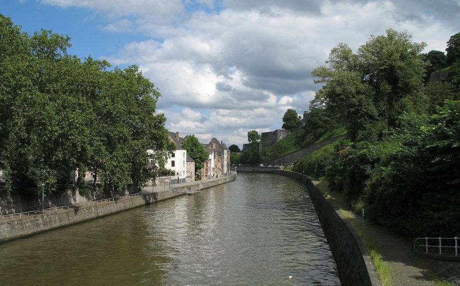 La Sambre che attraversa Namur, tra il verde e la cittadella